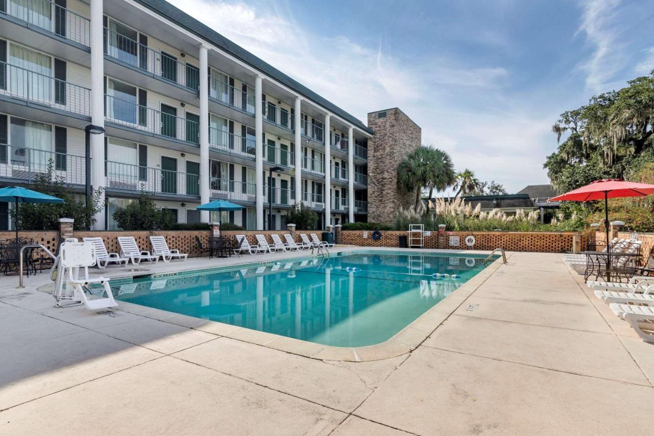 Quality Inn At Town Center Beaufort Exterior photo